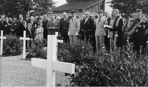 CIMETIERE cérémonie du souvenir en 1968 CIMETIERE cérémonie du souvenir en 1968